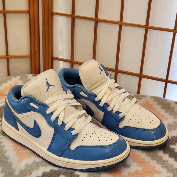 Nike Air Jordan 1 Low - Picture 3 of 10